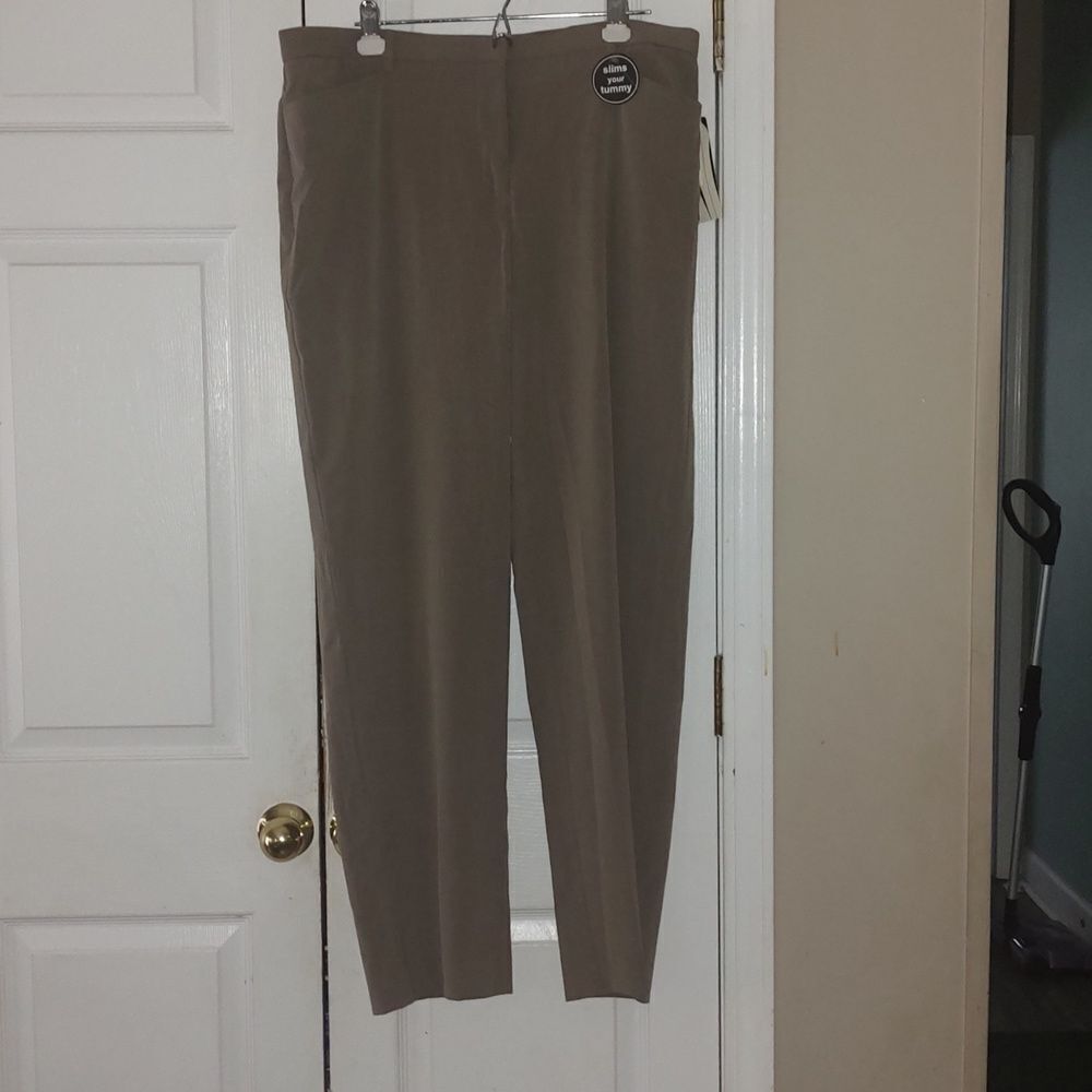 Counterparts slimming sensations tan dress flat front dress pants  Sz 18 NWT